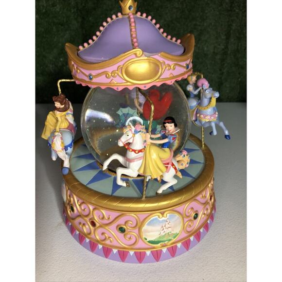 Disney Princess Musical Carousel Snow Globe - SMALL CHIP - Tested Works - Picture 2 of 5
